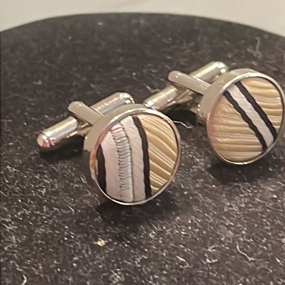 Vintage-1960s-pillbox cream/black geometric design silk bullet back cuff links - Picture 5 of 13